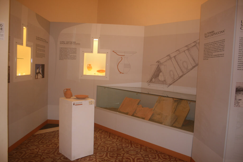 Room 10 in which there is a tomb 