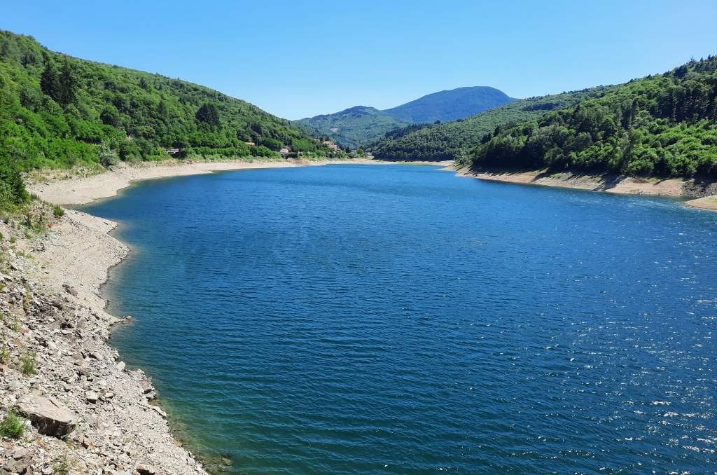 Vista centrale lago di Osiglia