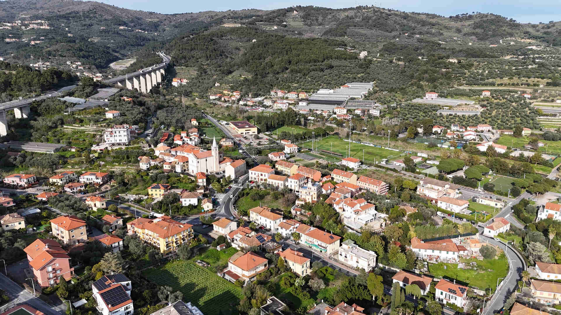 What to see in San Bartolomeo al Mare: old town and beaches