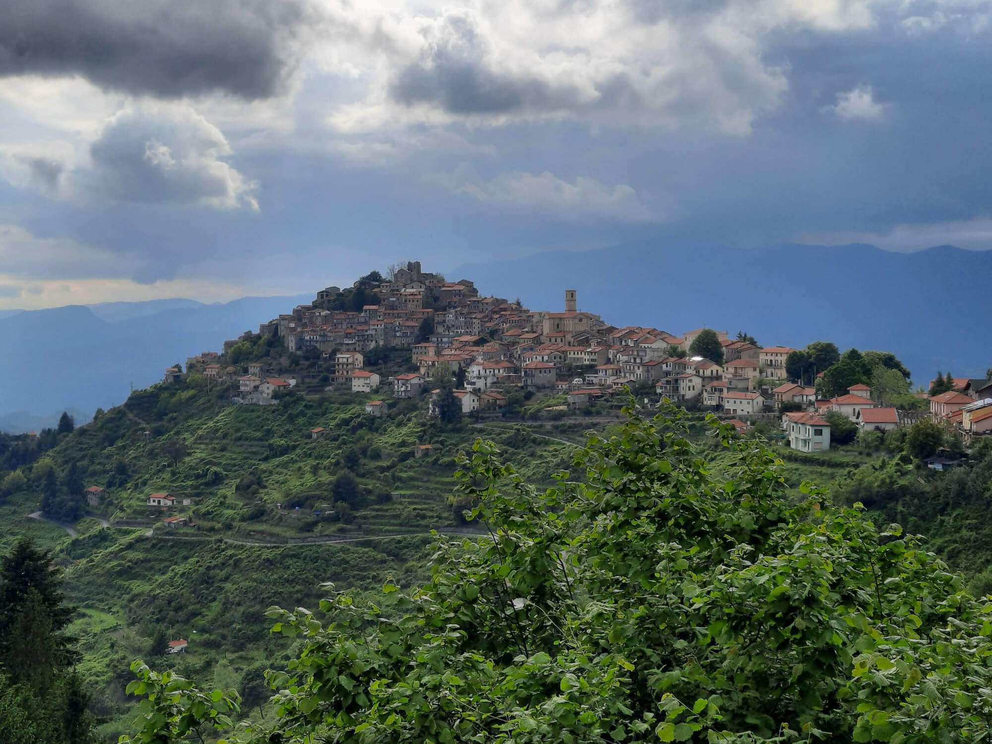 Bajardo: the ancient village between history and legend