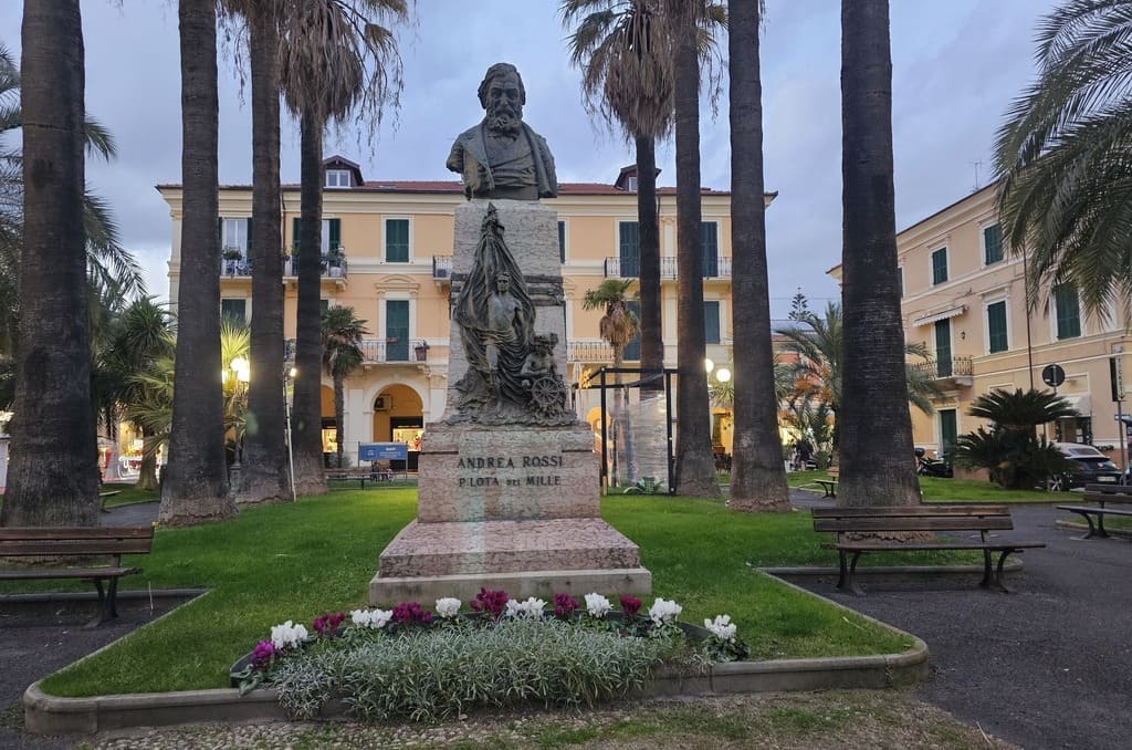 Statue von Andrea Rossi in Diano Marina