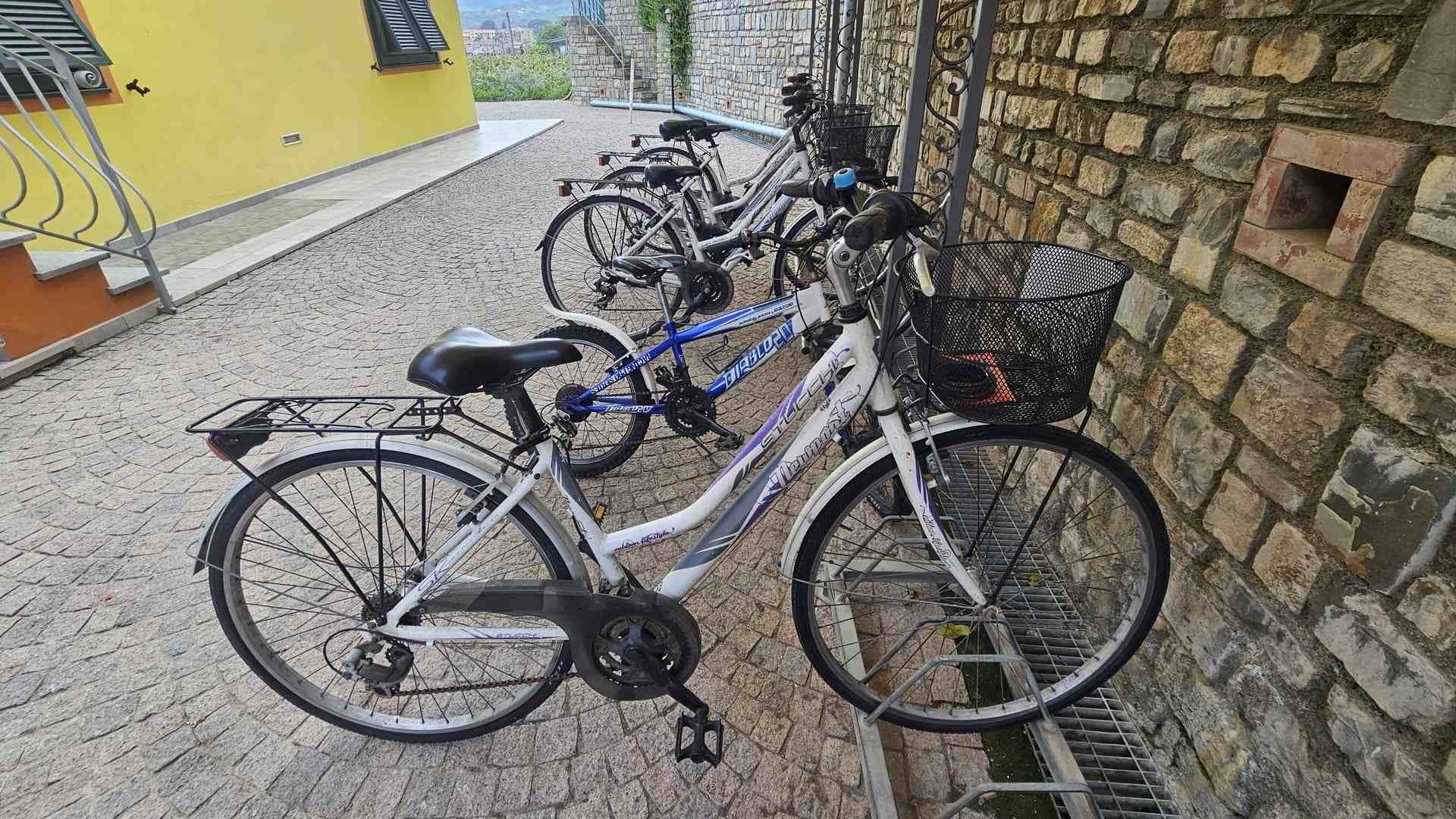 Im Agriturismo Le Girandole in Diano Marina stehen den Gästen Fahrräder zur Verfügung