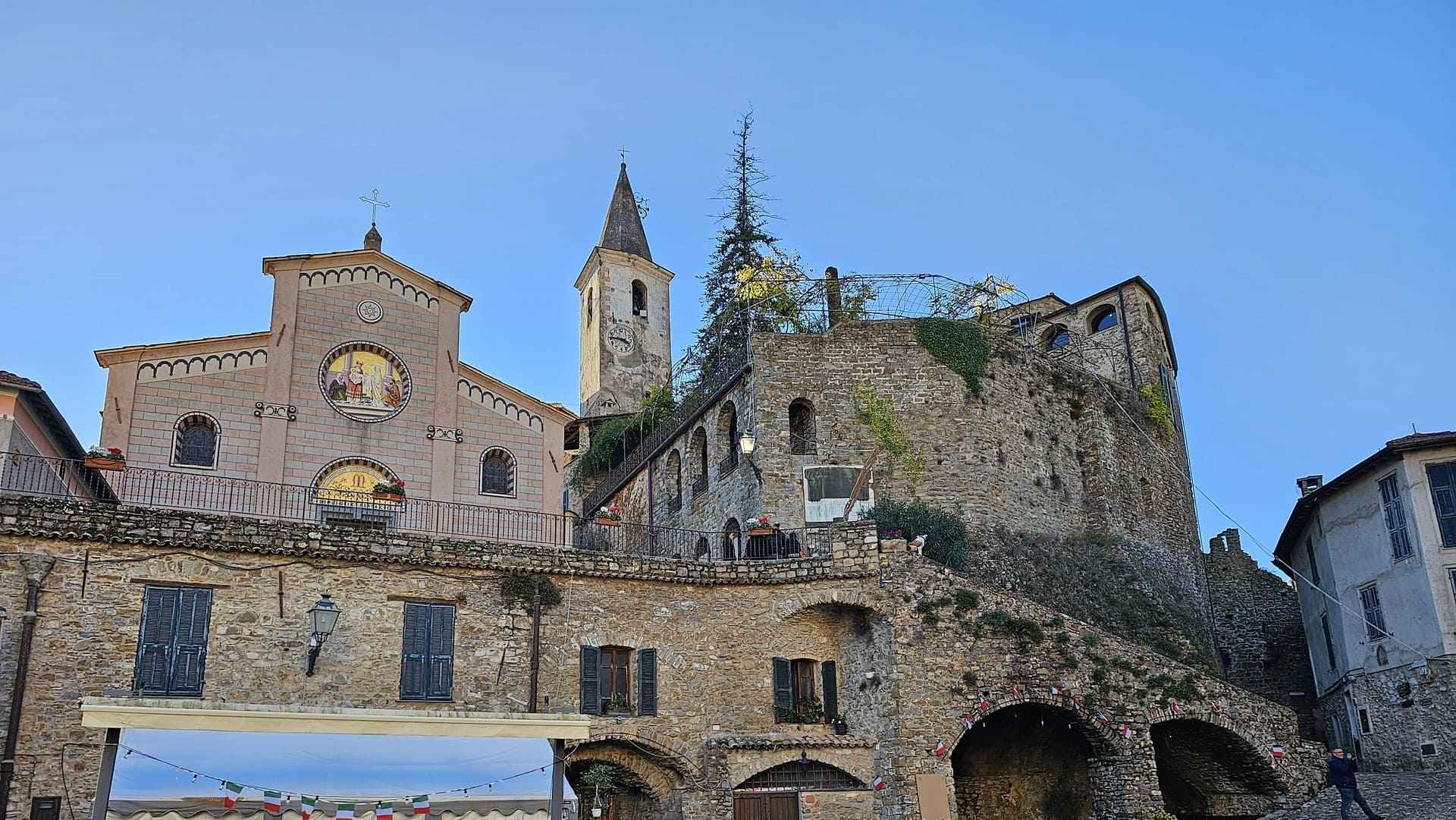 Visita al Castello della Lucertola: scopri il patrimonio di Apricale 