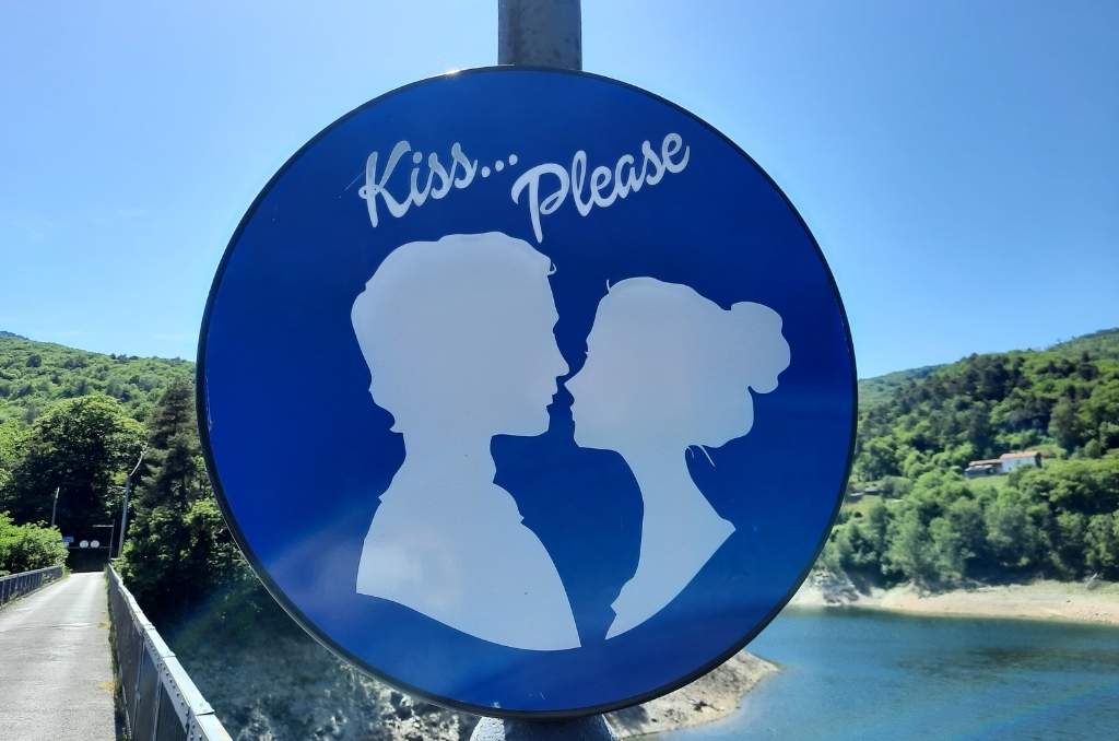 Il Ponte Manfrin o ponte dei baci a Osiglia