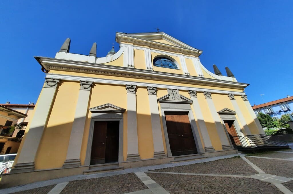 La facciata della Chiesa della Visitazione di Maria e di Sant'Antonio Abate di Millesimo