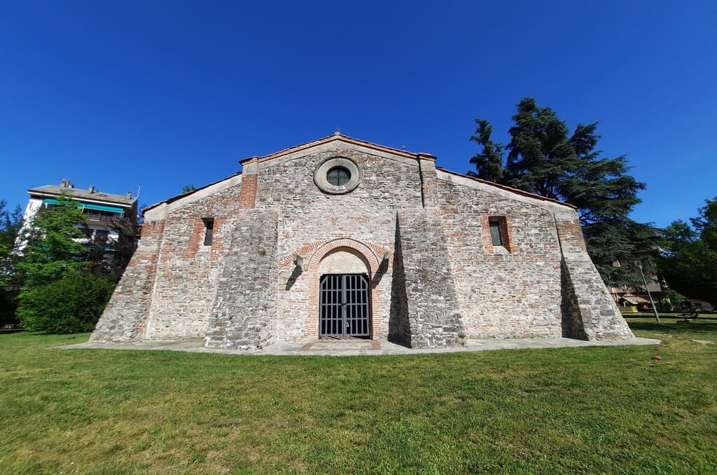 La facciata della Chiesa di Santa Maria Extra Muros di Millesimo