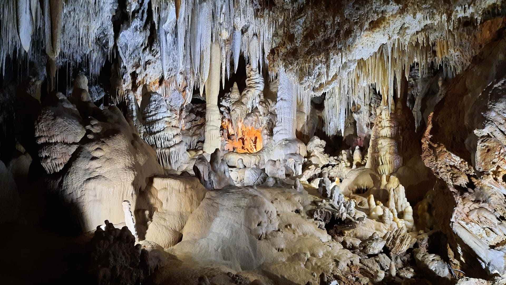 Visit to the Borgio Verezzi Caves: a fantastic underground adventure