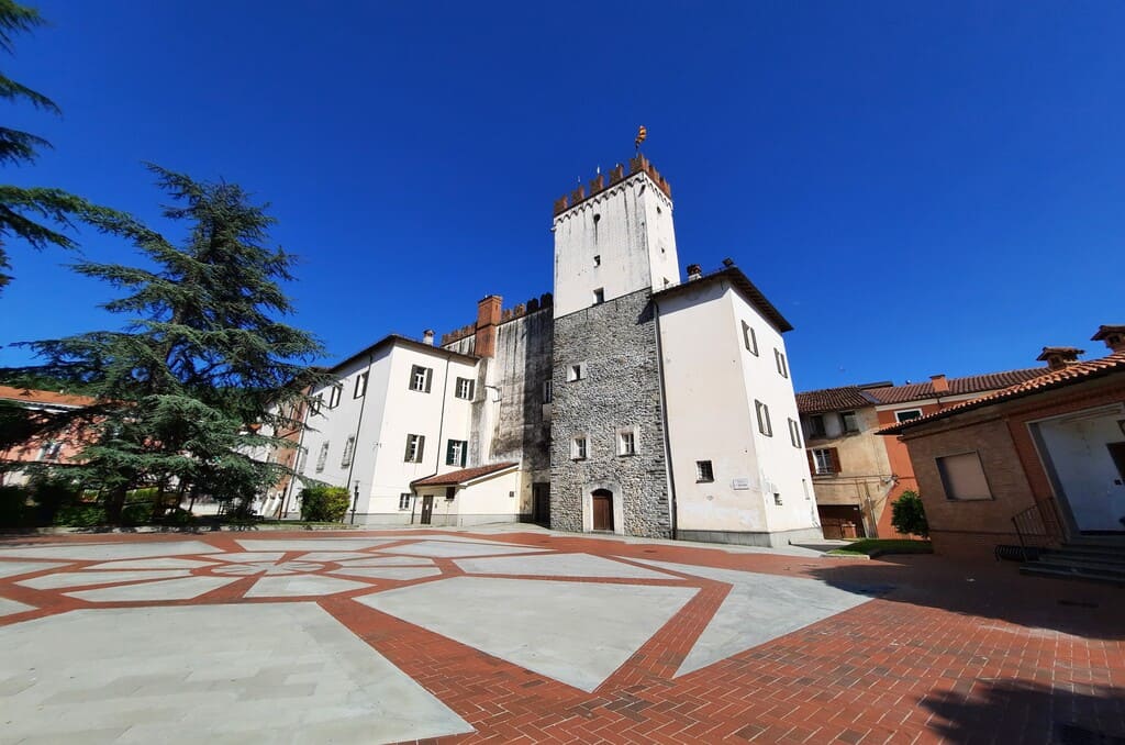 La piazza antistante il Palazzo Comunale di Millesimo