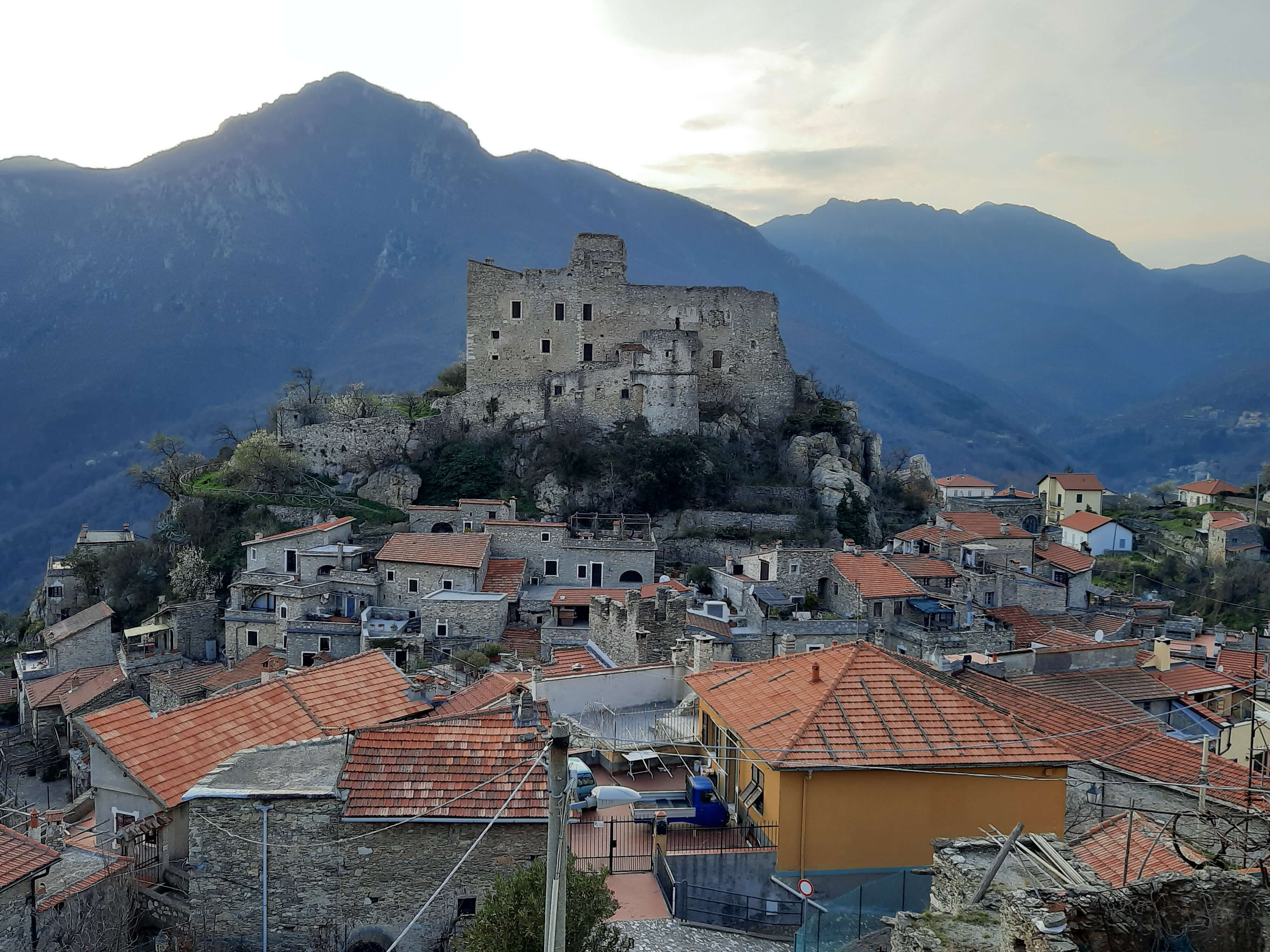 Castelvecchio di Rocca Barbena: uno dei borghi più belli d’Italia
