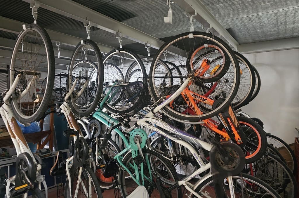 Indoor bike storage for guests arriving in Diano Marina with their own bicycles