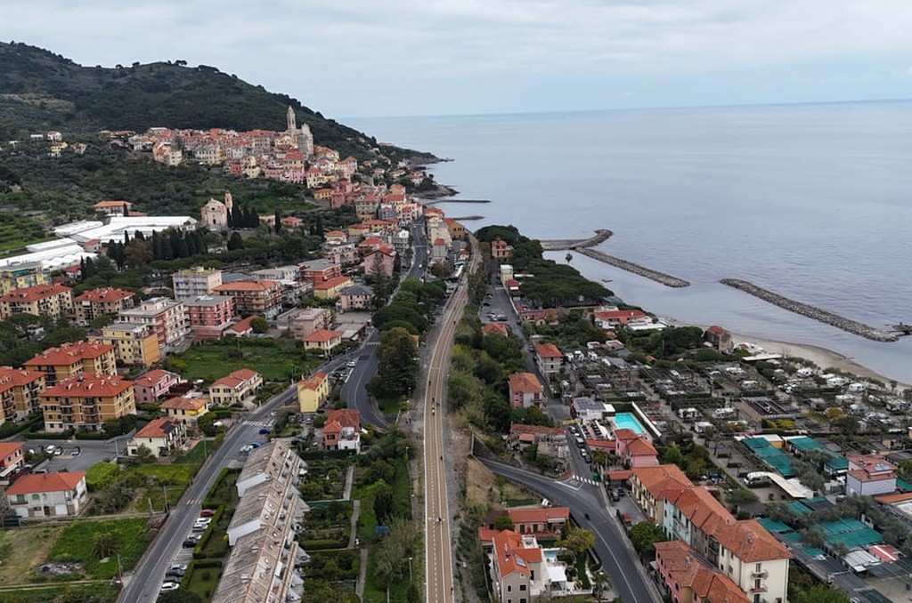 The Riviera dei Fiori Bike and Pedestrian Path Overview of the Riviera dei Fiori Bike and Pedestrian Path
