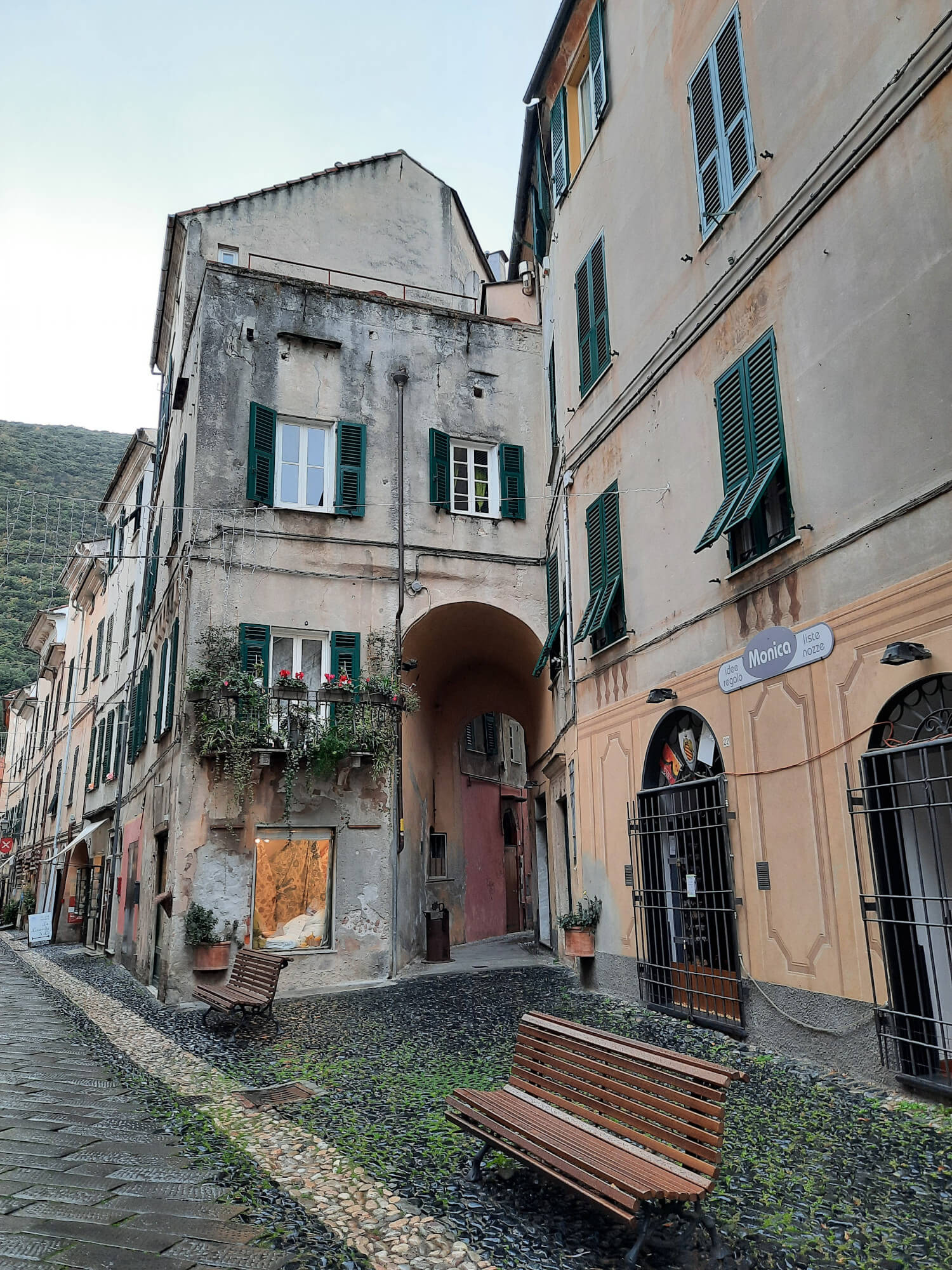 Among the caruggi of Finalborgo