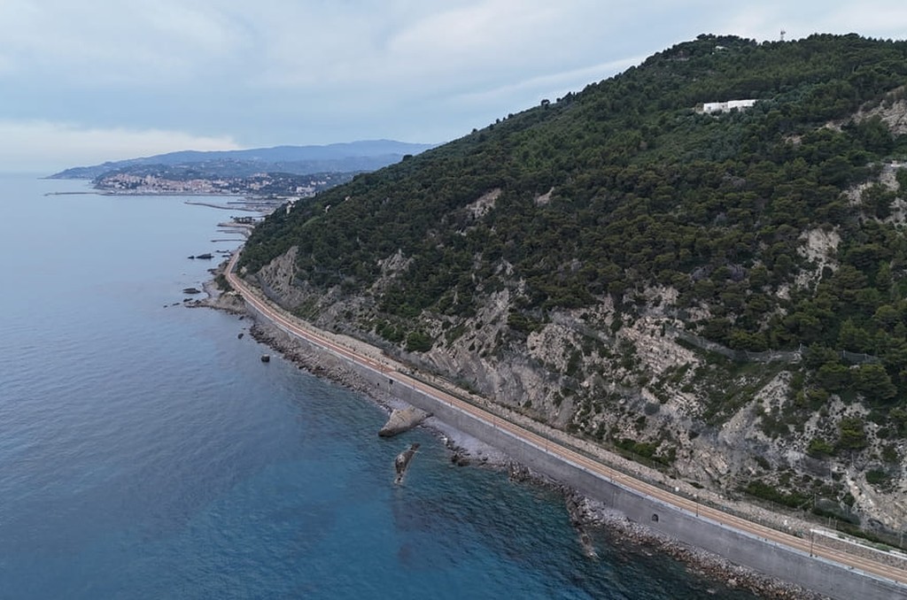 Panorama der unvollendeten Straße in Diano Marina