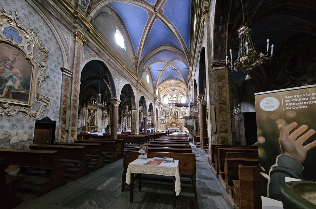 L’interno della Collegiata di San Martino a La Brigue