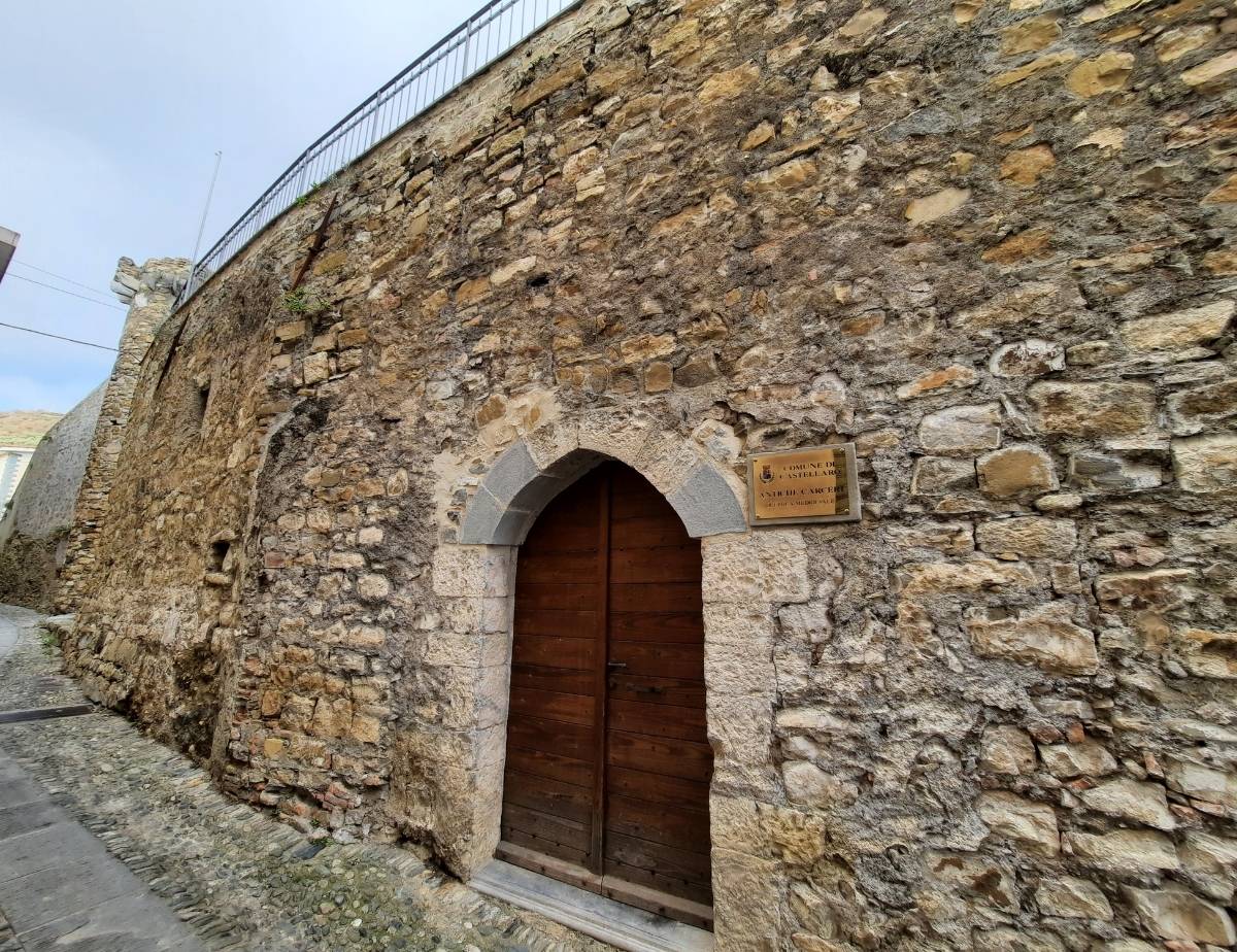 Targa antiche carceri Castellaro